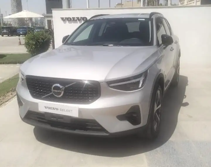 فولفو XC 40 2025