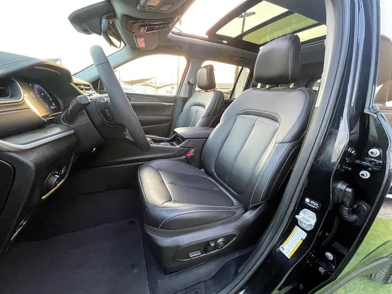 جيب جراند شيروكي 2023