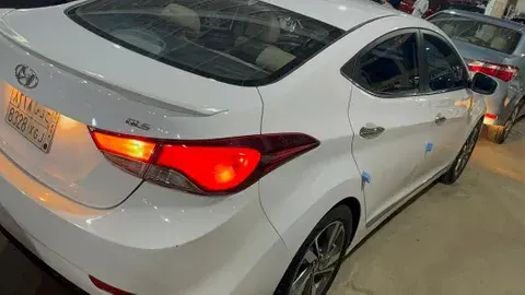 هيونداي إلنترا 2016