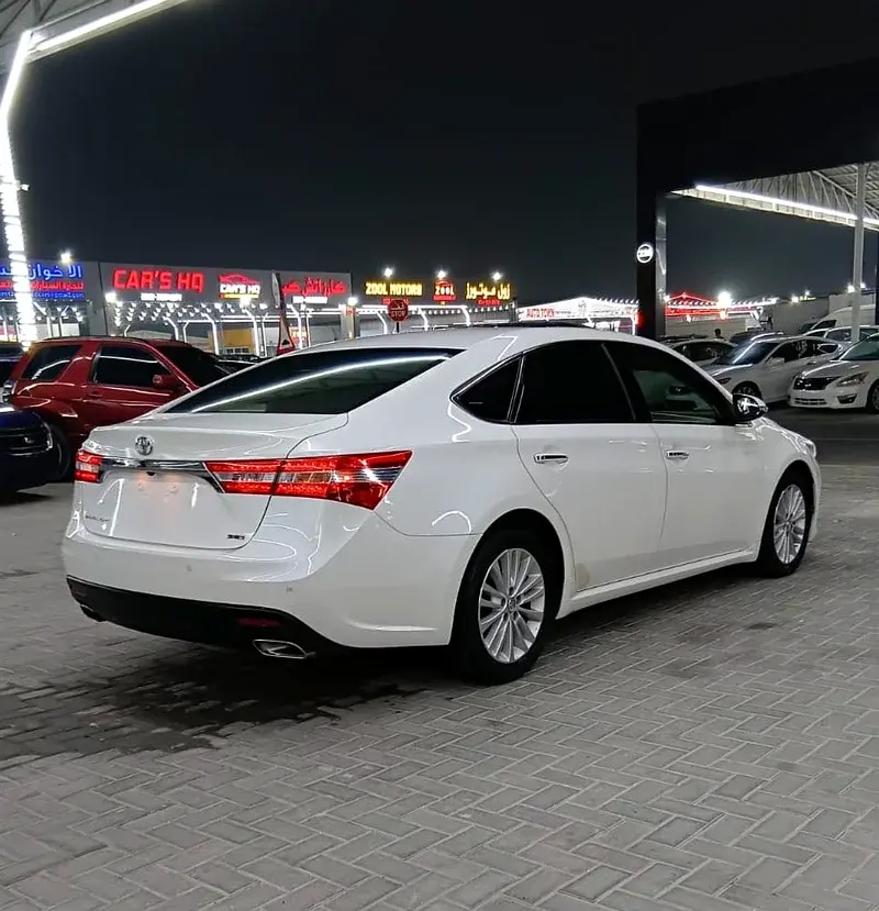 تويوتا افالون 2015