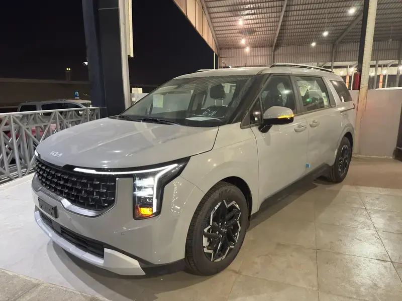 كيا كرنفال 2025 LX بسعر خااص