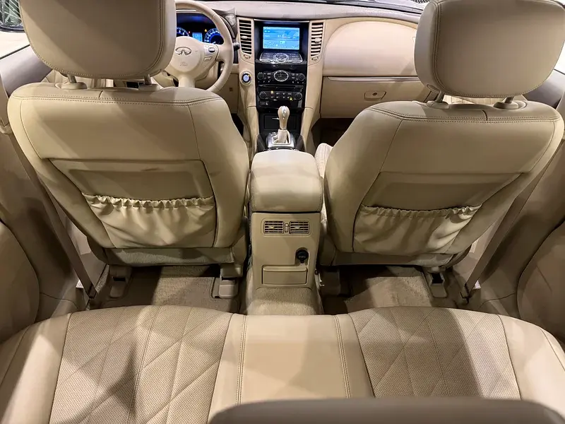 انفينيتي QX70 2016