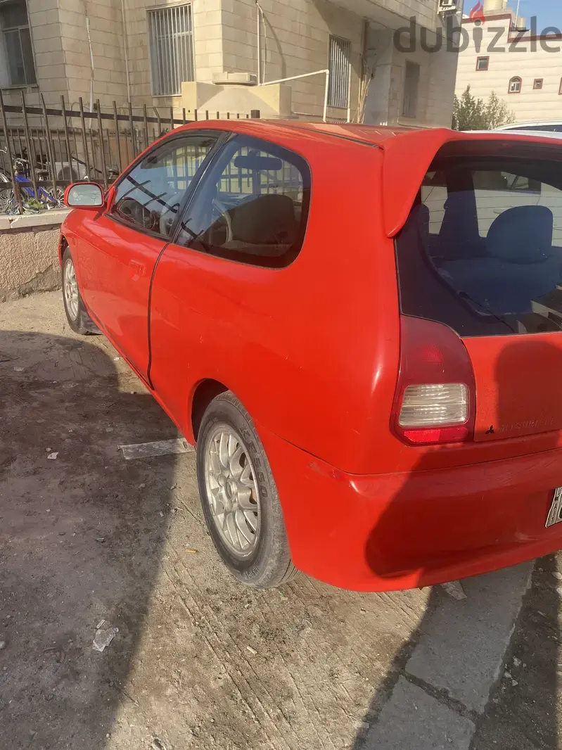 ميتسوبيشي كولت 2001