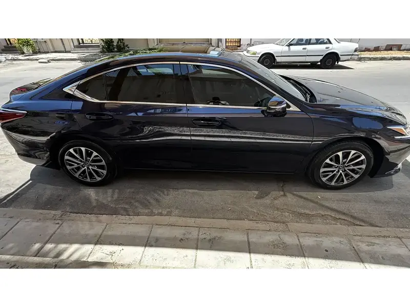 Lexus ES 2024