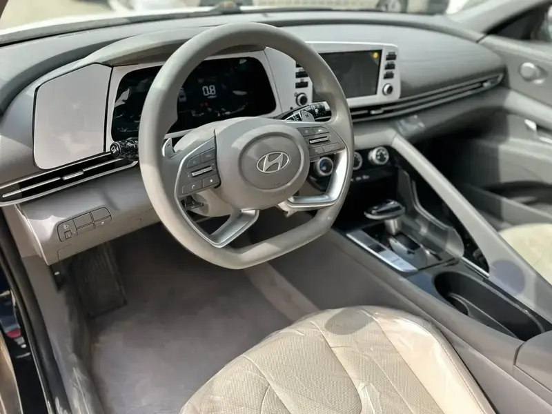 Hyundai Elantra 2025