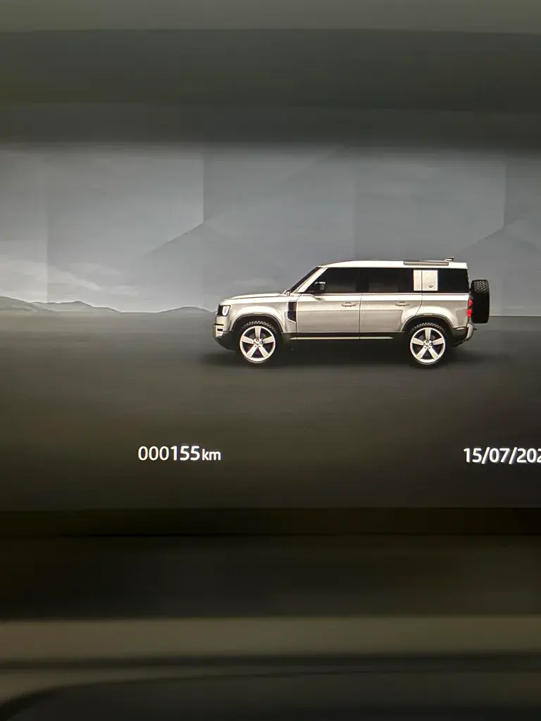 Land Rover Defender 2025