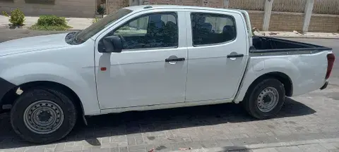 ايسوزو دي-ماكس 2014