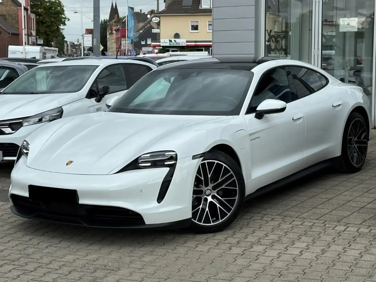 بورش تايكان 2022