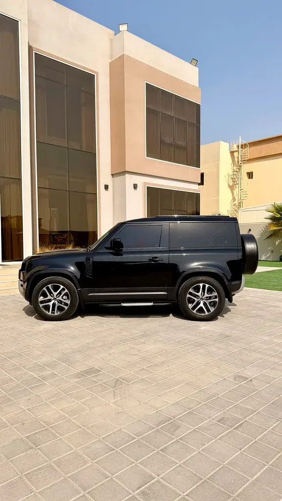 Land Rover Defender 2023