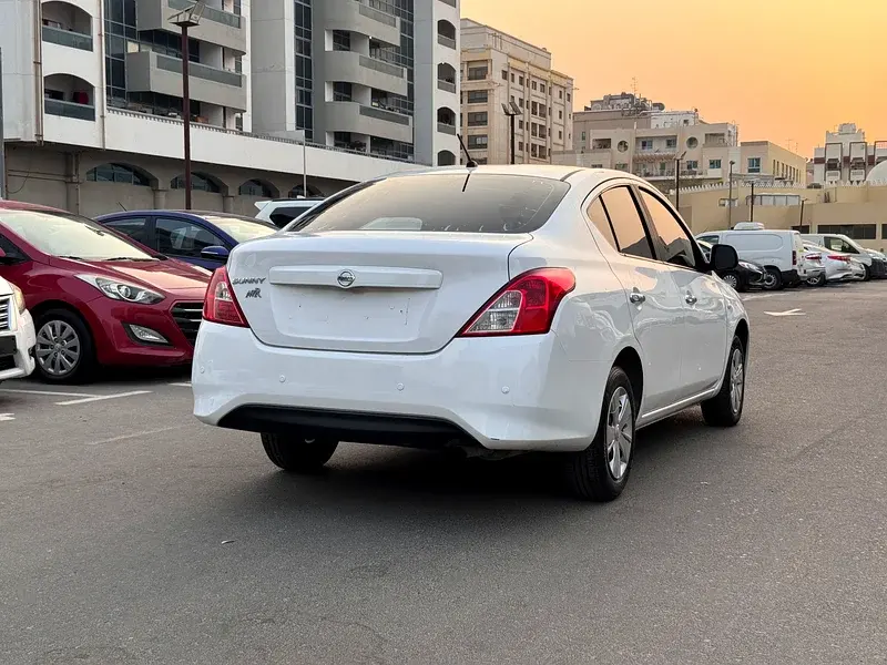 Nissan Sunny 2022
