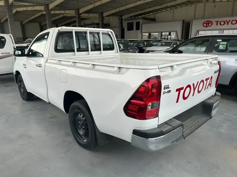 تويوتا هايلكس 2025 HILUX SC 2.4 PICK UP DIESEL MANUAL 4X2 GL 2025