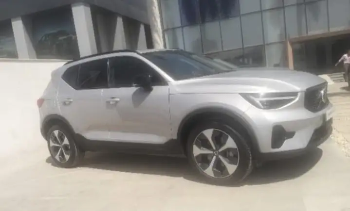 فولفو XC 40 2025