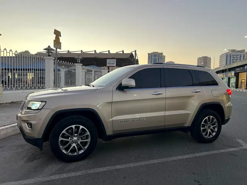 جيب جراند شيروكي 2014