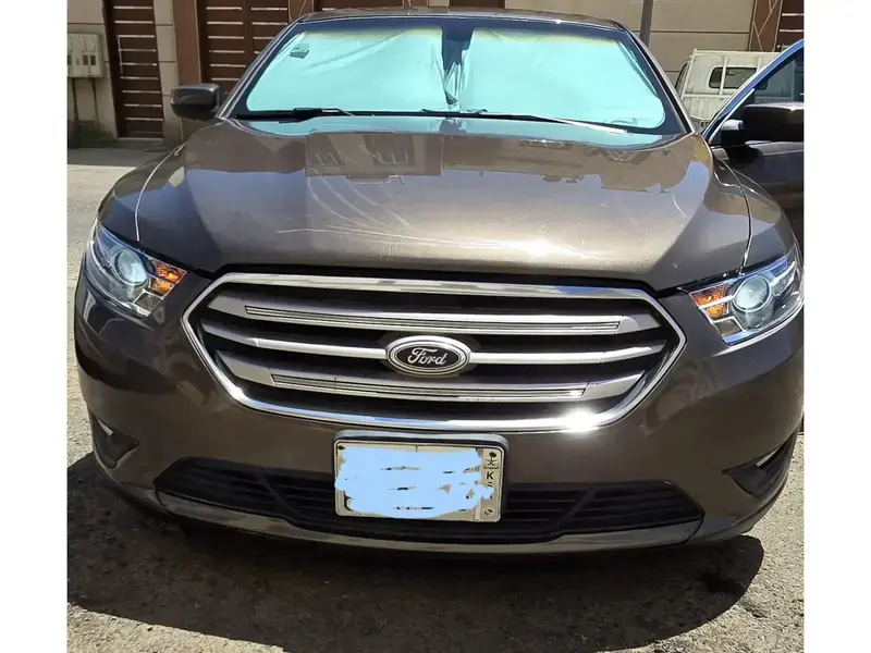 Ford Taurus 2016