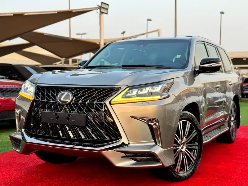لكزس LX 570 Platinum S 2018 بحالة الوكالة التامة وسعر عرض ممتاز.