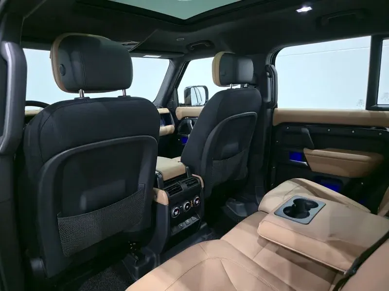 Land Rover Defender 2025