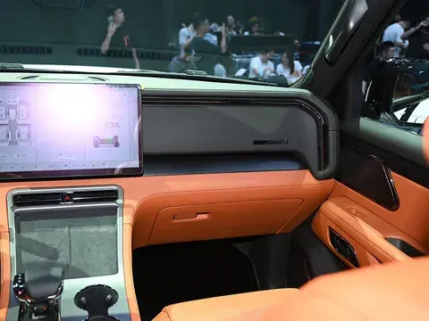 New ROX 01 1.5T VIP PHEV 2025