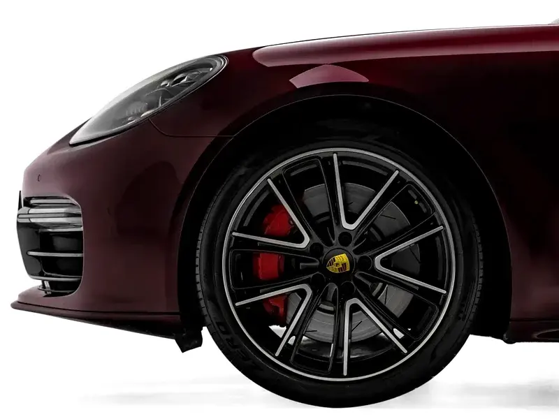 بورش باناميرا 2018