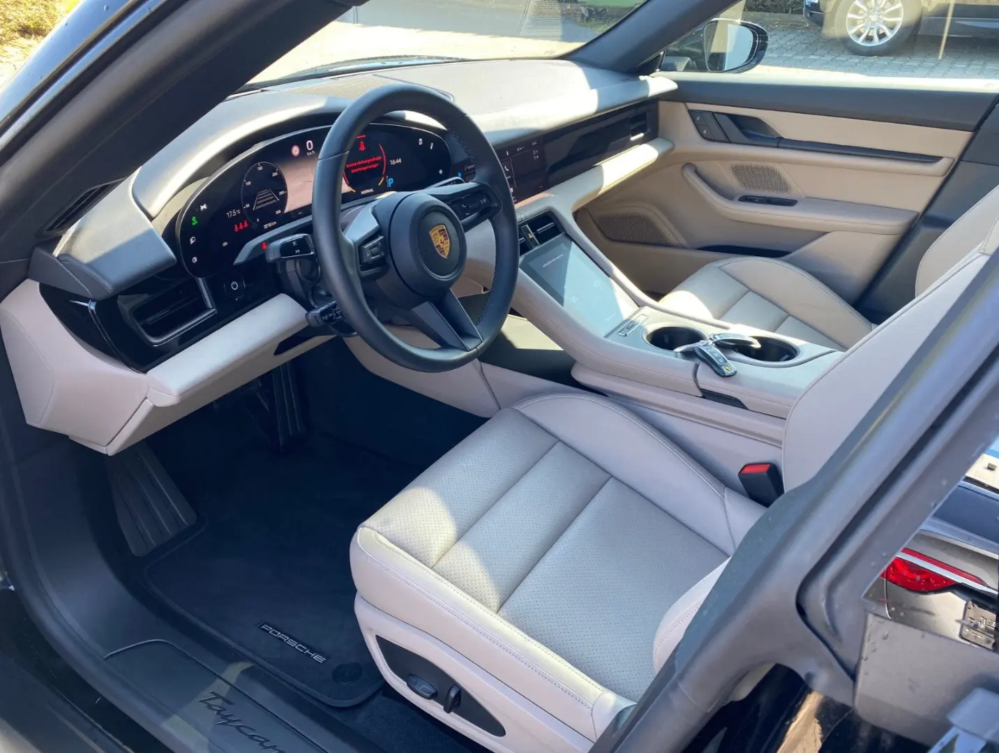 بورش تايكان 2022