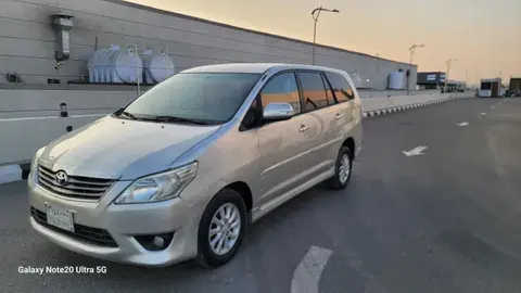 Toyota Innova 2012