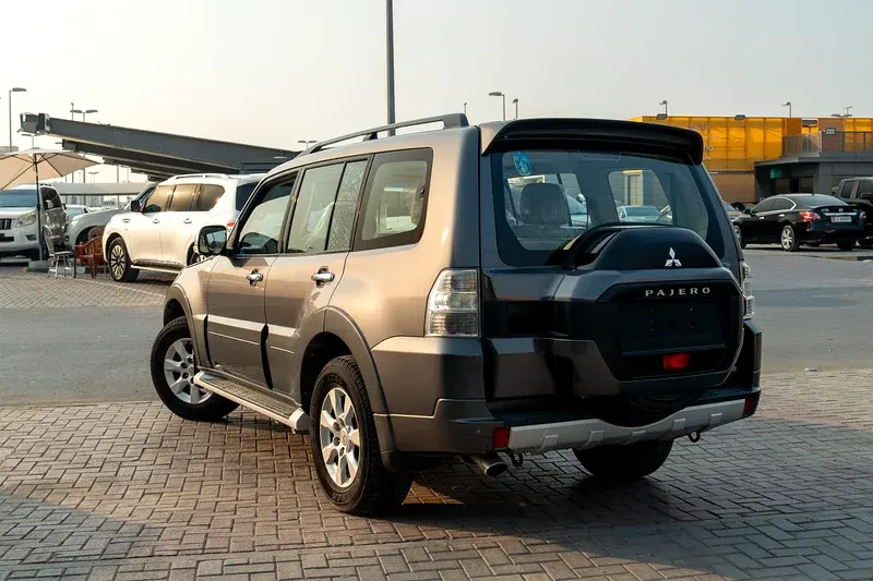 ميتسوبيشي باجيرو 2015