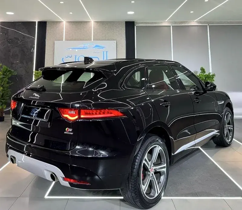 جاكوار F Pace 2018