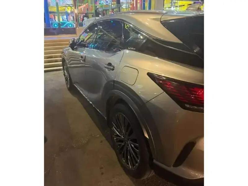 لكزس RX 350 هايبرد فل كامل 2024 مع لوحات فردية