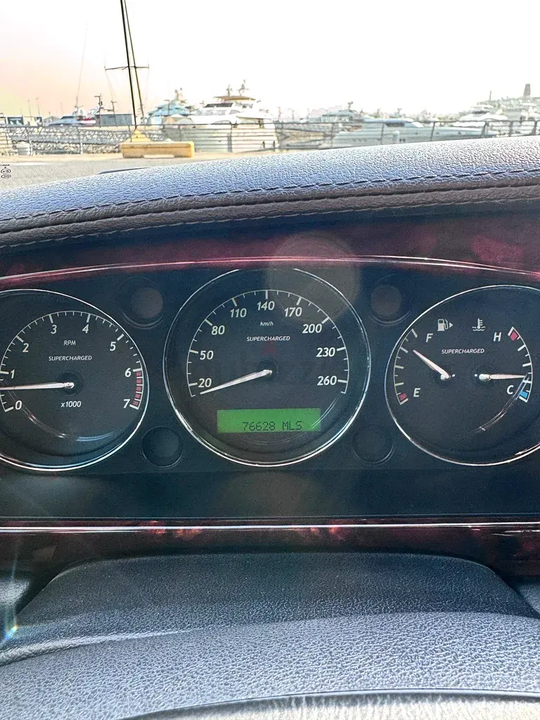 جاكوار XJ 2004