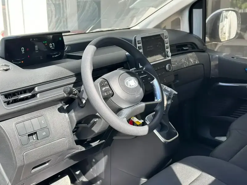 Hyundai Staria 2025