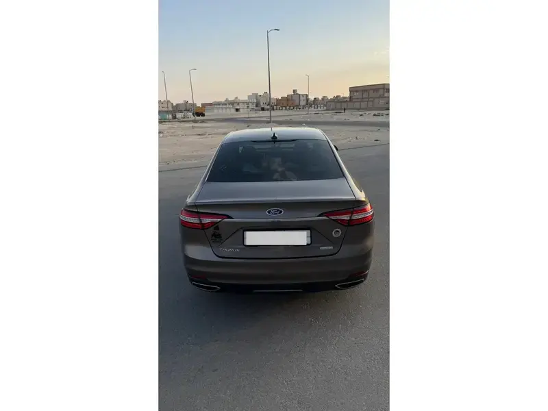 Ford Taurus 2021