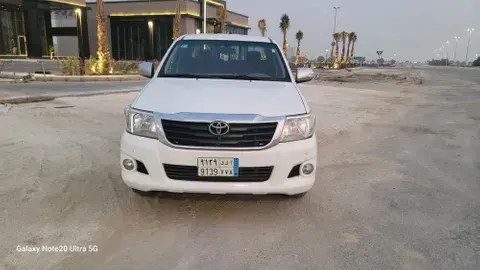 تويوتا هيلوكس 2014