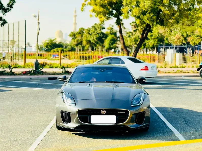 جاكوار F Type 2019