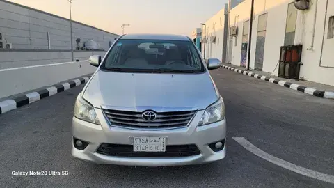 Toyota Innova 2012