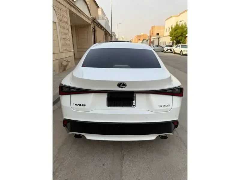 Lexus IS 2021