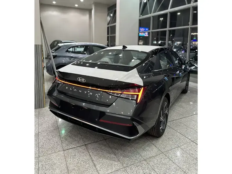 Hyundai Elantra 2025