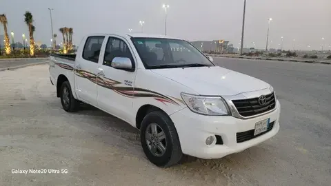 تويوتا هيلوكس 2014