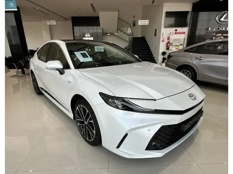 CAMRY 2.5 SEDAN PETROL AUTOMATIC 4X2 LE 2025
