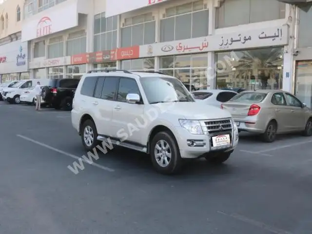 2017 متسوبيشي باجيرو