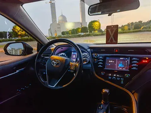 Toyota Camry 2.5L SE (204 HP) 2020