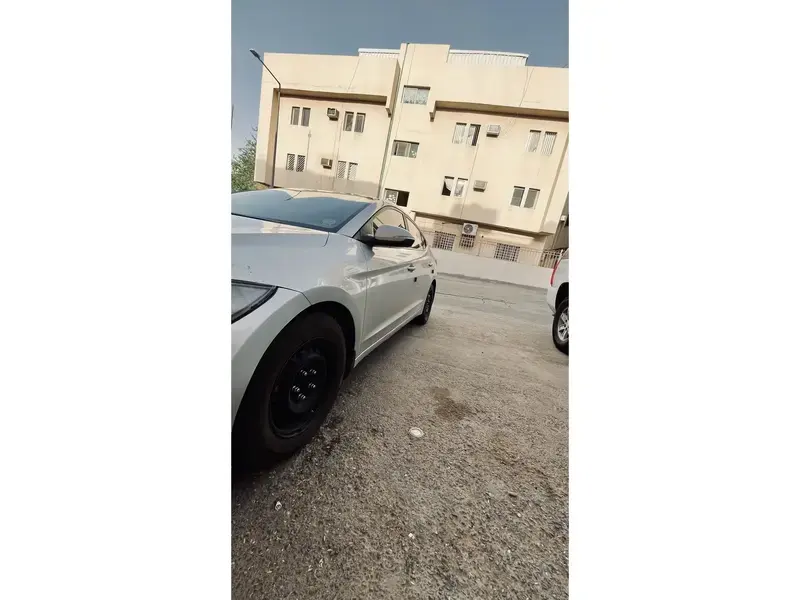 هيونداي إلنترا 2017