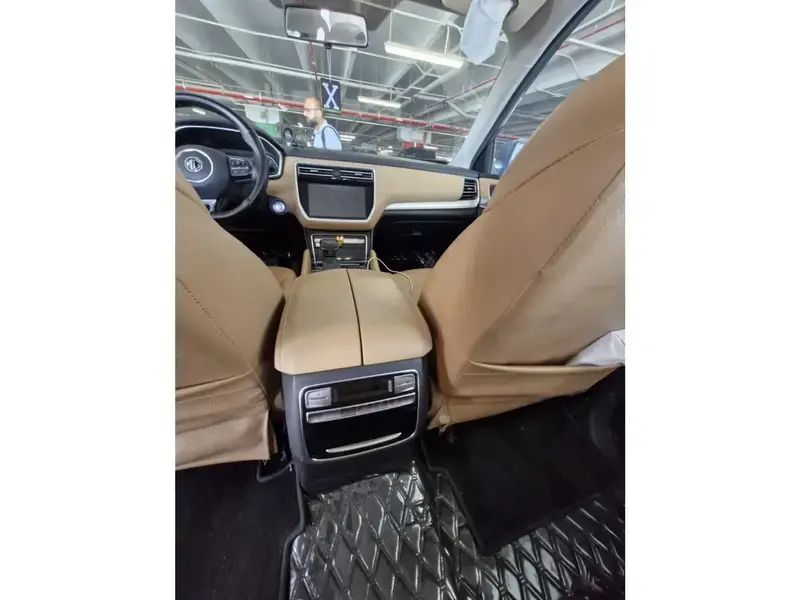 ام جي RX8 2023