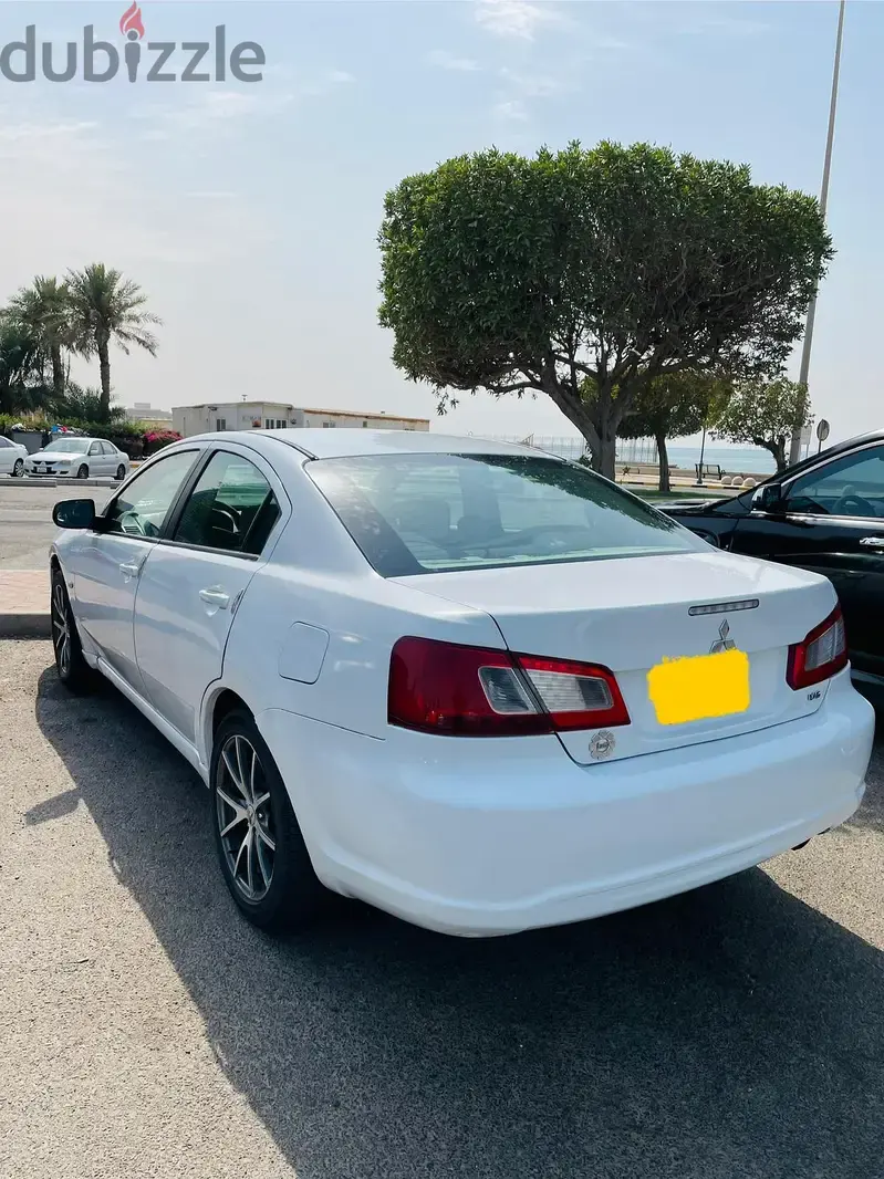 ميتسوبيشي جالانت 2011