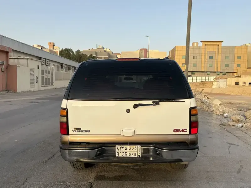 جي إم سي يوكن 2004