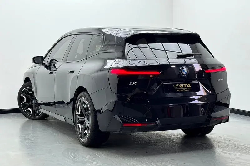 بي أم دبليو iX 2023