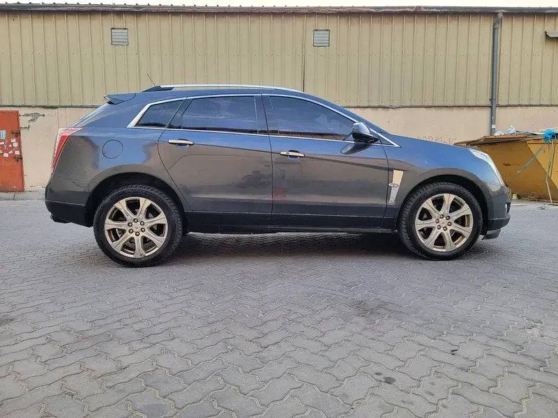 كاديلاك SRX 2010