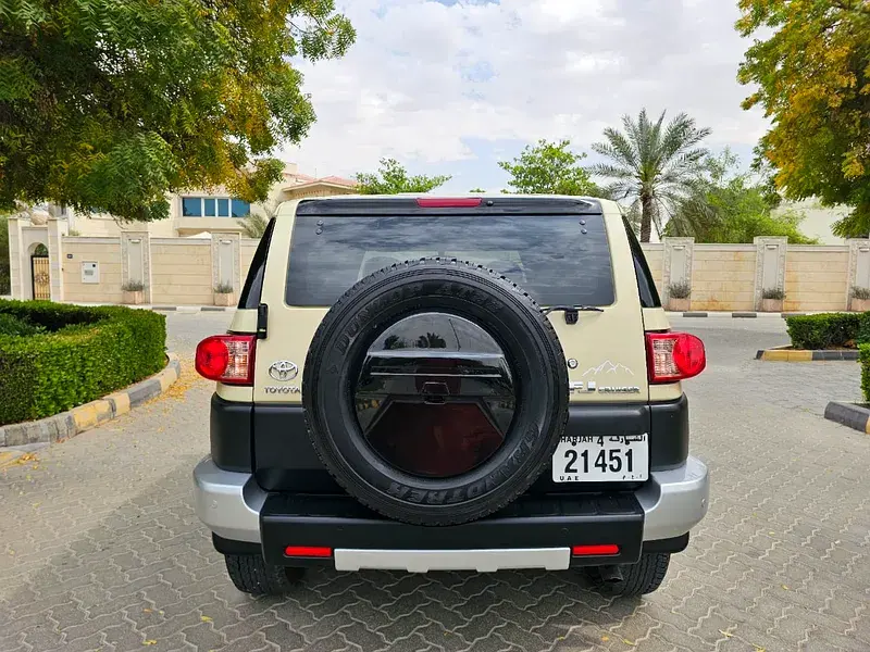تويوتا اف جي كروزر 2023