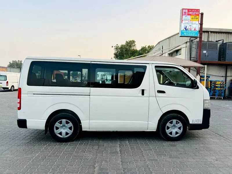Toyota Hiace 2013
