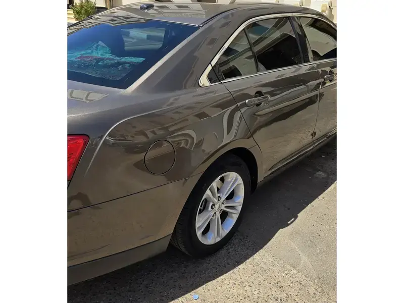 Ford Taurus 2016
