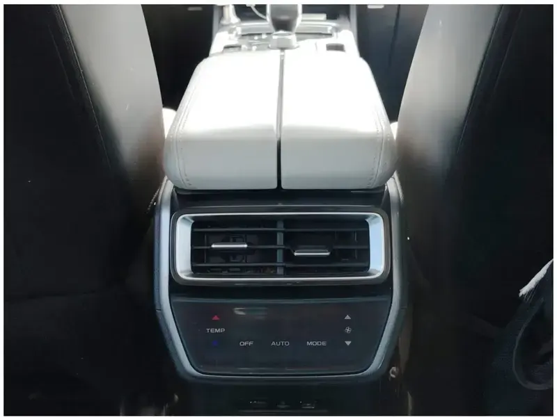 Geely Okavango 2022