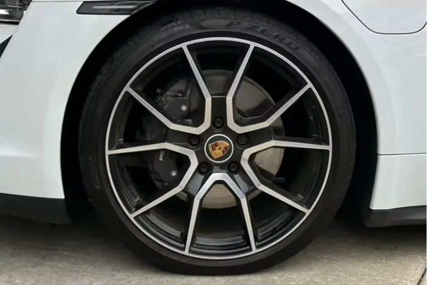 بورش تايكان 2023